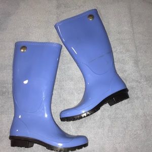 UGG rain boots with fluffy inside